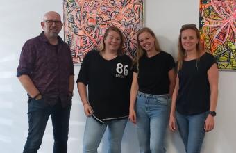 Linda (tweede van links) en de collega's van de Expertiseschil expertiseschil